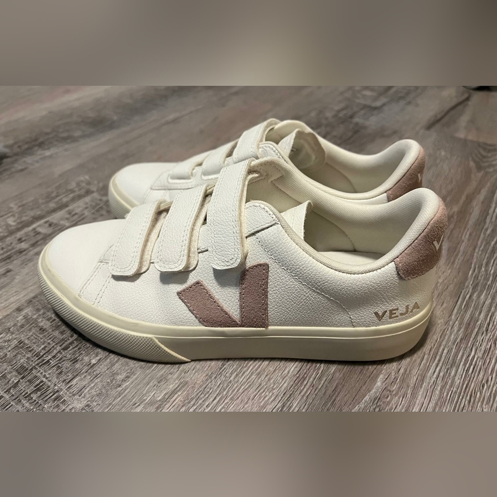 Pink 3 strap Vejas size 39